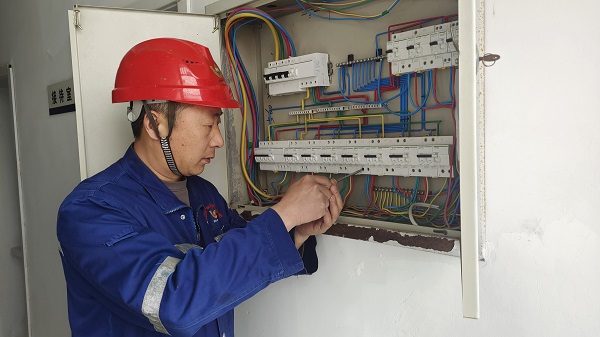 先进榜样 | 以工匠之心争当瑞海矿业项目建设的排头兵——记瑞海矿业机电科主管张永涛